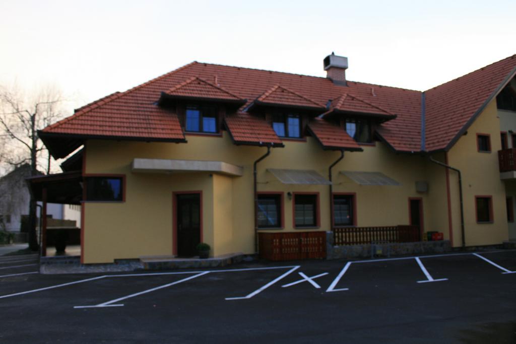 Guest House Klub Kovac Naklo Luaran gambar